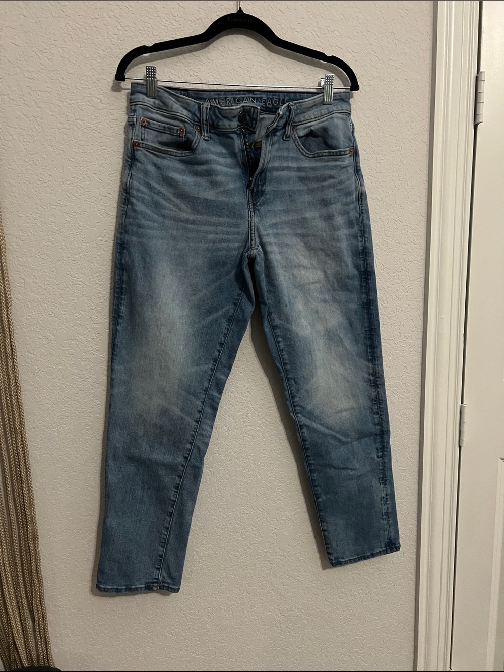 American Eagle Outfitters Women's Light Wash Boyfriend Jeans